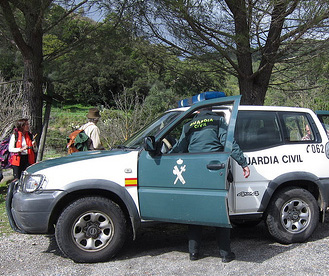 Guardia civil en el campo